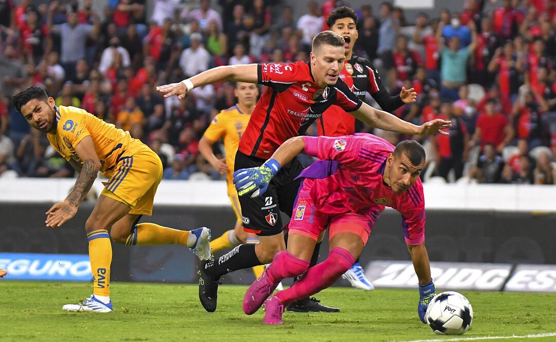 Atlas y Tigres enfrentándose en la jornada 17 del Clausura 2022 - FOTO: Imago7