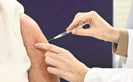 Tercera dosis de refuerzo de Pfizer protege contra variante ómicron, estudios 