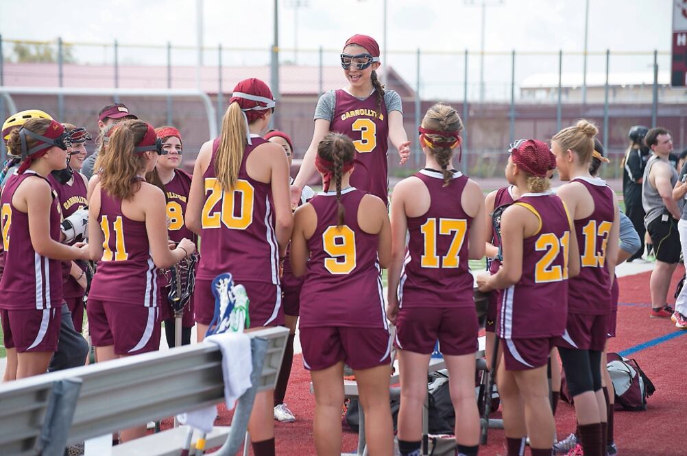 El guión trata de dos hermanas con personalidades opuestas, una de ellas se hace invisible tras un accidente escolar (CORTESÍA DISNEY)