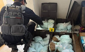 SSPC aseguró 120 kilos de pastillas de fentanilo, equivalentes a más de 4 millones de dosis, además de un arma de fuego y vehículos. (25/08/26) Foto: X @OHarfuch