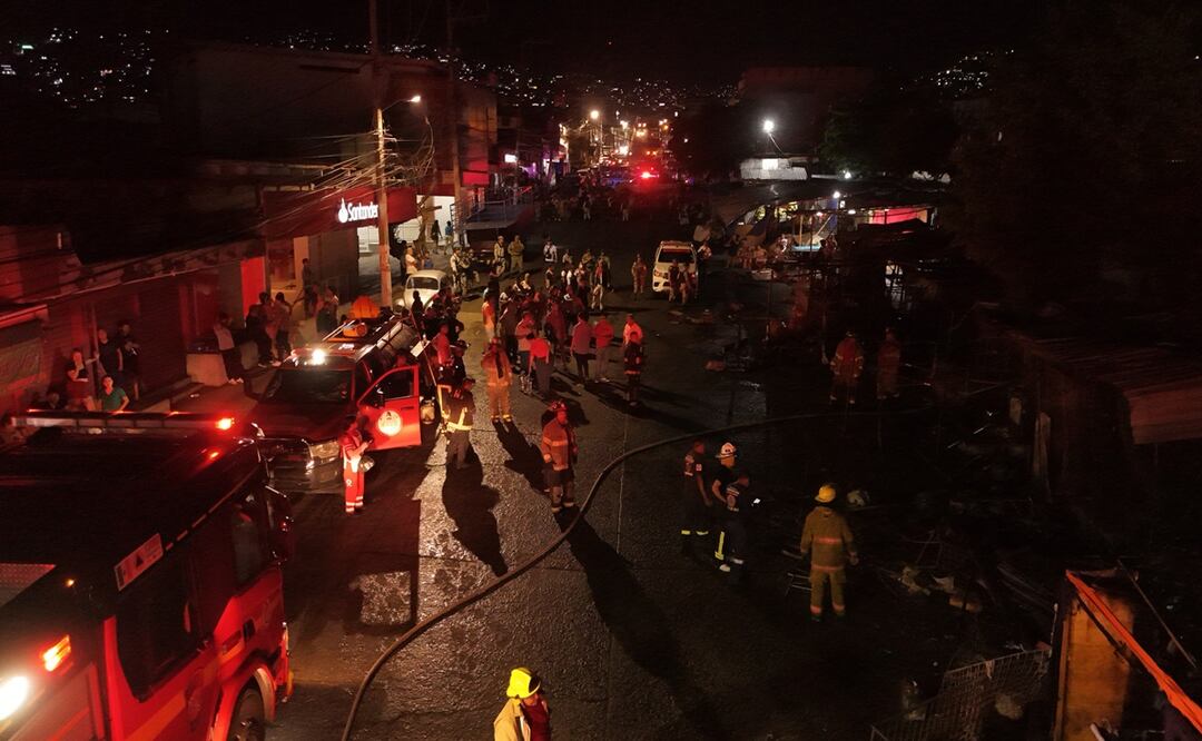 Incendio consume 30 puestos en el Mercado Central de Acapulco; no se registraron muertos ni heridos. Foto: X, @elsurdeguerrero