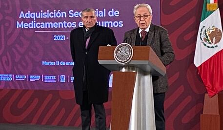 Con un ánimo, Jorge Alcocer desea una pronta recuperación a AMLO