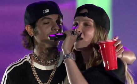 Belinda y Natanael Cano protagonizan momento cariñoso en el Estadio GNP