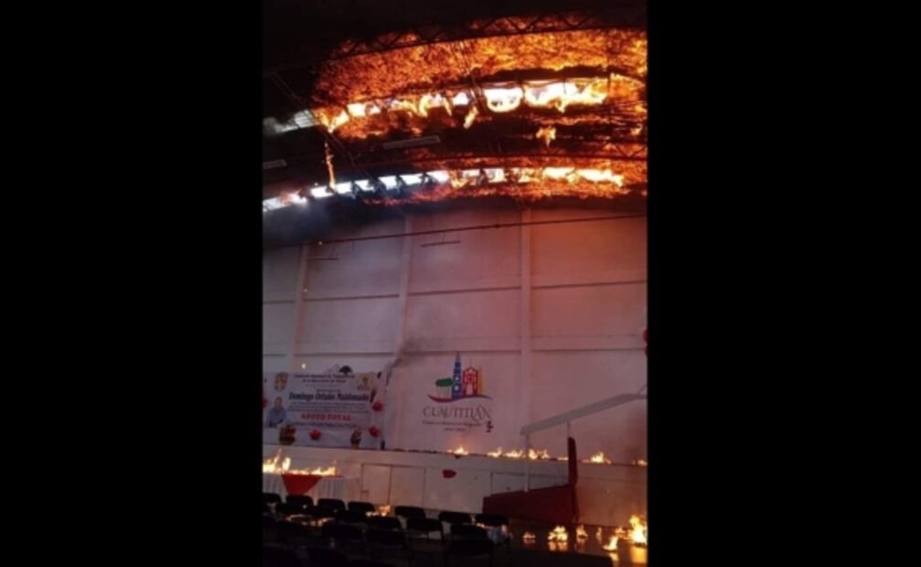 Se incendia gimnasio municipal en evento del Sindicato de Trabajadores de Salud en Cuautitlán