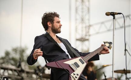 Vocalista de Reyno arma concierto en web y dedica a su mamá canción