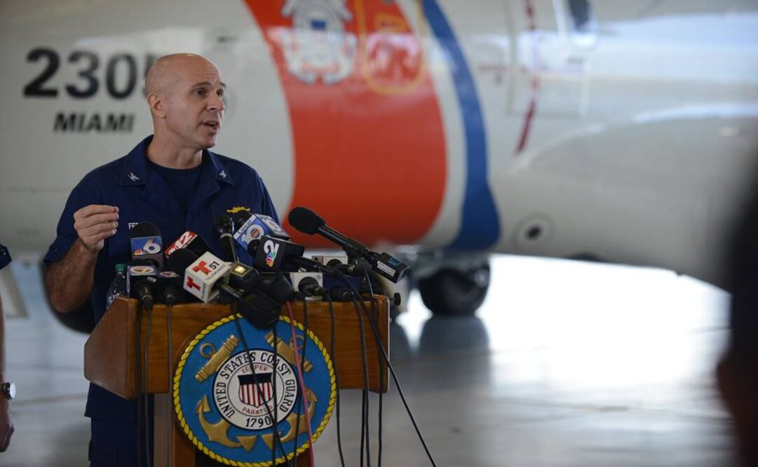 El capitán de la Guardia Costera, Mark Fedor, confirmó que no hay noticias del barco "El Faro" desde hace cuatro días. (Foto: EFE / Mark Barney)