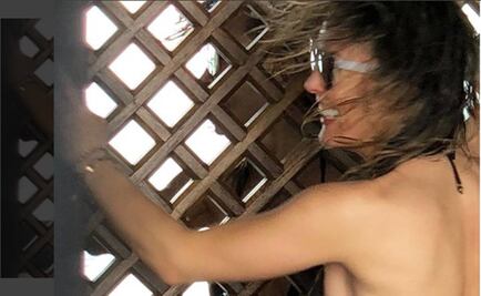 Fey sorprende con sexy amanecer en bikini