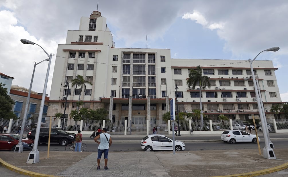 En la imagen, vista de la la sede del conglomerado empresarial GAESA, en La Habana, Cuba. Foto: EFE