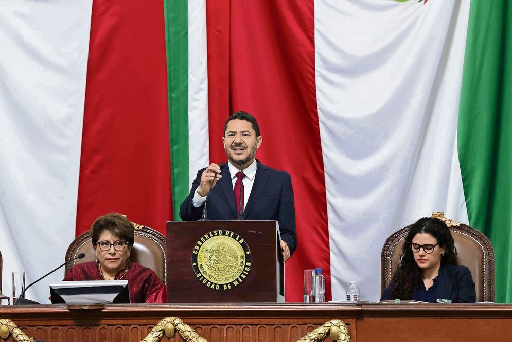 El mandatario de la capital del país, Martí Batres, rindió el Sexto Informe de Gobierno de la Ciudad de México ante el Congreso local. Foto: de Diego Simón. El Universal