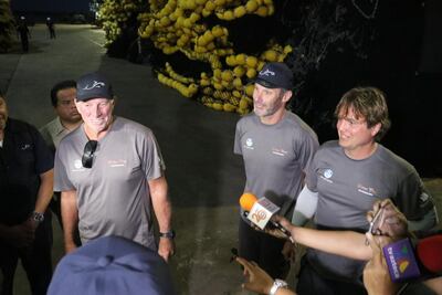 Mexicanos rescatan a neozelandeses tras 18 horas de naufragio