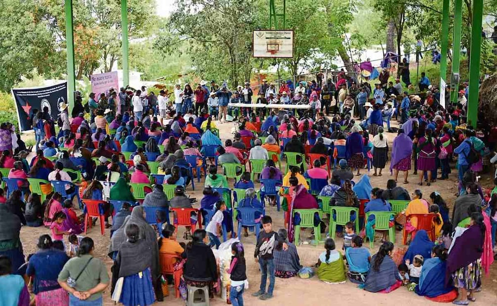 Los pobladores se reunieron en la comunidad de Alcozacán para denunciar que continúan los ataques. Foto: Salvador Cisneros / EL UNIVERSAL