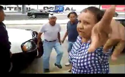 Agrede a “garrotazos” a policías por una infracción