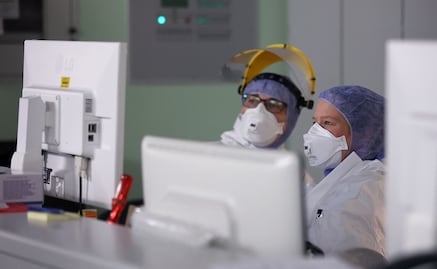 Vacunas de refuerzo pierden eficacia ante ómicron, revela estudio