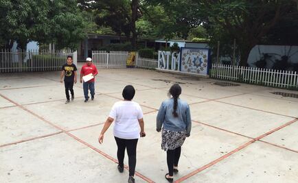 CNTE agrede y somete a maestros de Oaxaca que quieren clases