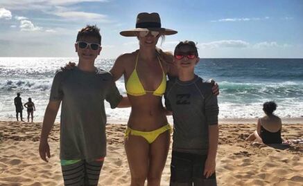 Britney Spears recibe el año en bikini