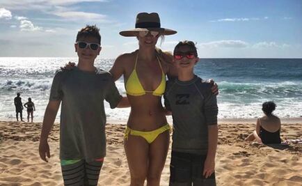 Britney Spears recibe el año en bikini