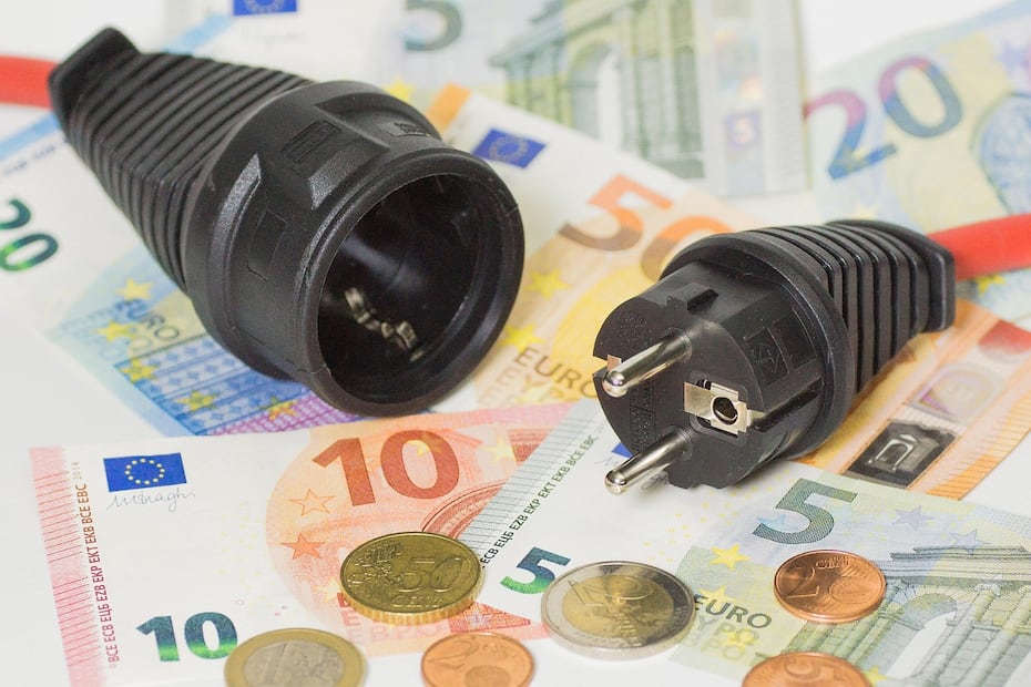 Al desconectar tus aparatos eléctricos por la noche, beneficiará tu economía. Foto: Pixabay