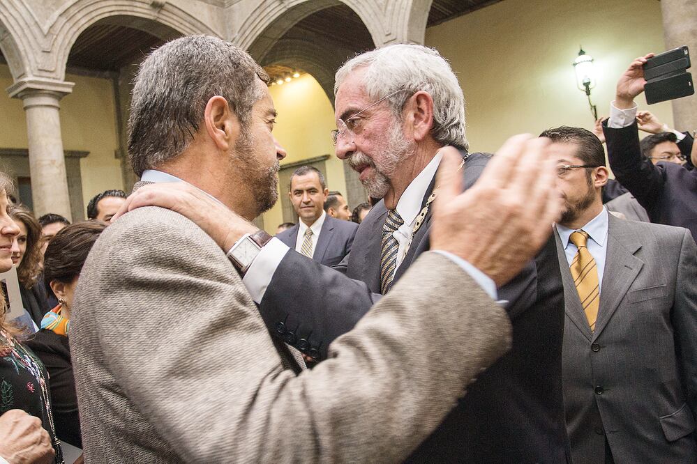 Juan Ramón de la Fuente, ex rector de la UNAM y ex secretario de Salud, le deseó la mejor de las suertes a Graue Wiechers (ISAAC ESQUIVEL. CUARTOSCURO)