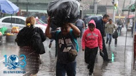 Lluvia anega carriles laterales de Periférico Sur y otros puntos de la capital