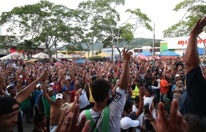 Migrantes en asamblea rechazan plan de Peña Nieto