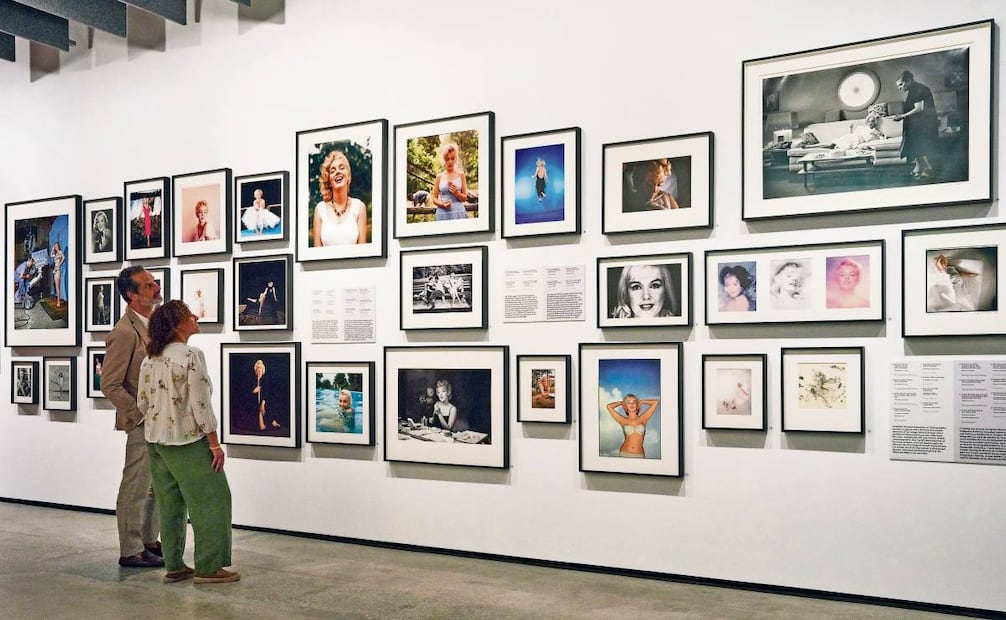 La trayectoria de Monroe en fotografías, apuntes de su puño y letra en los guiones, diarios y libros, en el museo. Foto: Academy Museum of Motion Pictures