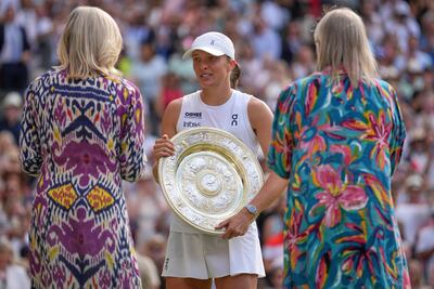 Iga Swiatek pasa por encima de Amanda Anisimova y gana Wimbledon por primera vez; es su sexto título mayor