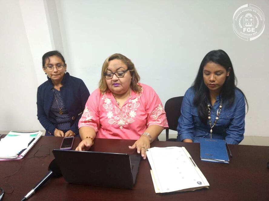 Foto: Al centro, fiscal especial de Delitos contra la Mujer, Guadalupe Reyes (Cortesía de Fiscalía General de Quintana Roo)