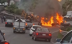 Protestan contra la tala clandestina en la carretera México-Toluca en Ocoyoacac; bloquean y queman vehículos