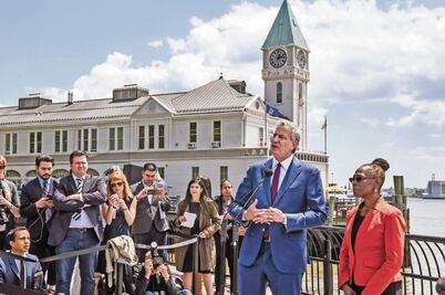 Alcalde de NY se suma a contienda