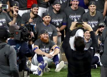 Cinco miembros de los Dodgers dan positivo a Covid-19