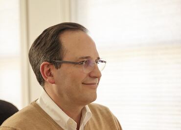 El escritor Pedro Ángel Palou llama a cambiar la idea de un México perdedor