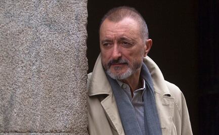 Arturo Pérez-Reverte le gana a la autoayuda como el más leído en España