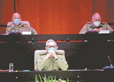 Raúl Castro renuncia al liderazgo del Partido Comunista