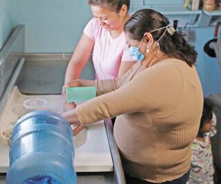 Equipa la ACNUR albergues de migrantes