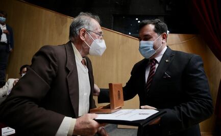 Entregan preseas "Juan de Dios Bátiz" y "Carlos Vallejo Márquez" a 216 profesores politécnicos