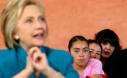 Deportar migrantes separaría familias, señala Clinton 