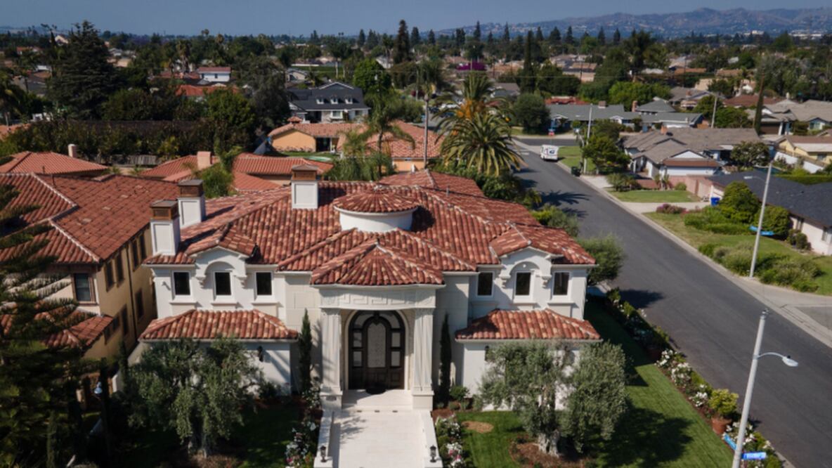 La facilidad para adquirir terrenos grandes que brinda la ciudad ha atraído a familias hispanas con alto poder adquisitivo. Foto: Christian Monterrosa