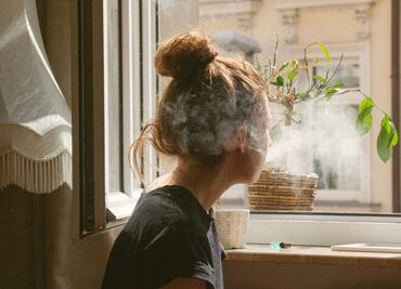 Madre pensó que su hija fumaba marihuana por este insólito motivo