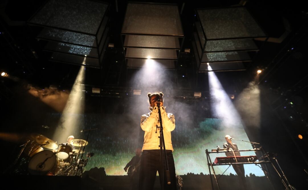 Café Tacvba llegó este viernes a El Plaza Condesa, donde ofrecieron un recorrido musical de aproximadamente dos horas.