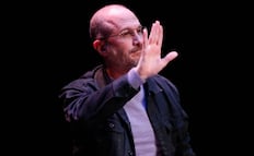 Darren Aronofsky lanza advertencia: TikTok y sus "videítos" están adormeciendo al público y matando el arte de contar historias