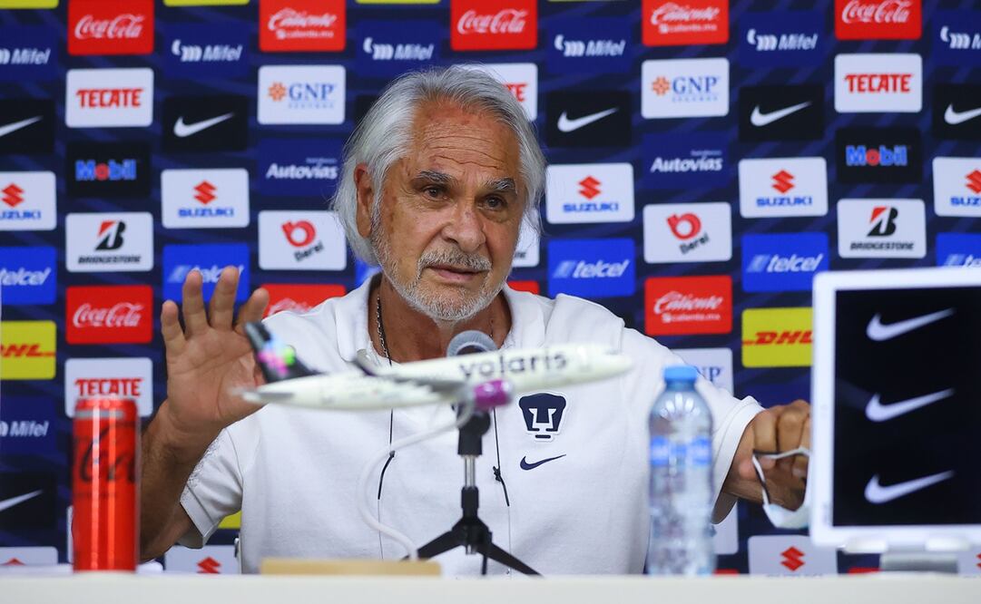 Miguel Mejía Barón en conferencia de Pumas - FOTO: Imago7