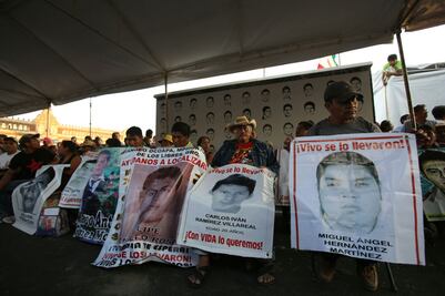 Comienzan ayuno de 43 horas por normalistas