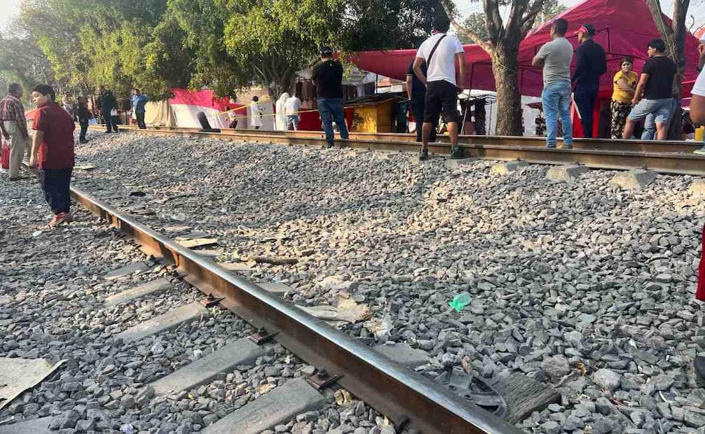 Joven muere tras ser impactado por un tren en la alcaldía Gustavo A. Madero; intentó ganarle el paso.
Foto: Osmar Alvarado