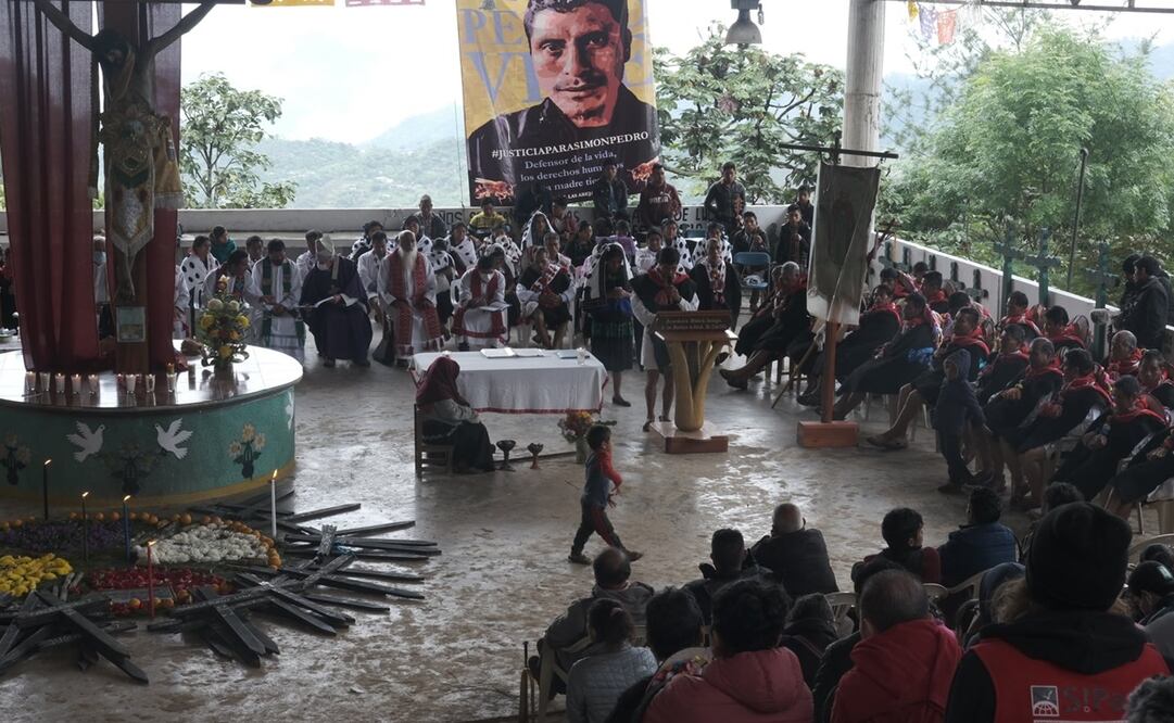 En el acto religioso recordaron a las víctimas que sumaron 15 menores, nueve adultos y 21 mujeres, cuatro de ellas embarazadas. Foto: Facebook Las Abejas de Acteal