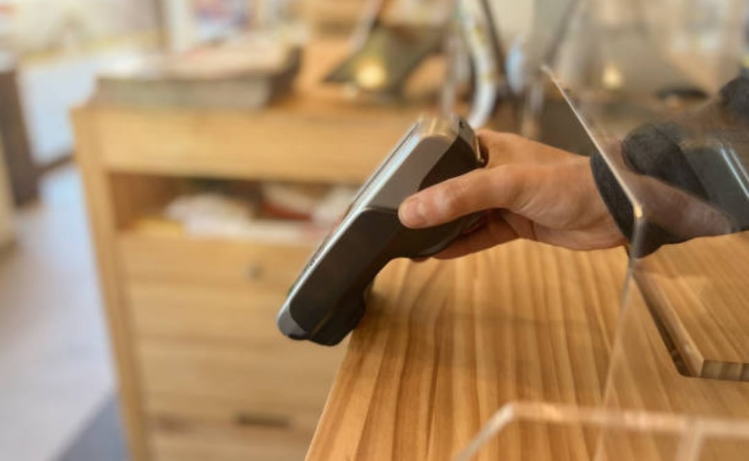 Se buscará que las gasolineras utilicen con mayor fuerza las plataformas Cobro Digital (CoDi) y Dinero Móvil (DiMo), del Banco de México. Foto: iStock