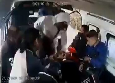 “¡No por favor!”, “¡Ya, por favor!”: captan en video asalto en combi de Naucalpan
