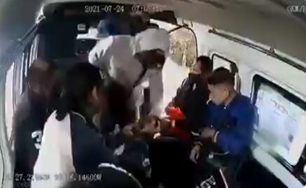 “¡No por favor!”, “¡Ya, por favor!”: captan en video asalto en combi de Naucalpan 