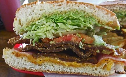 Prepara la clásica torta de milanesa de lonchería