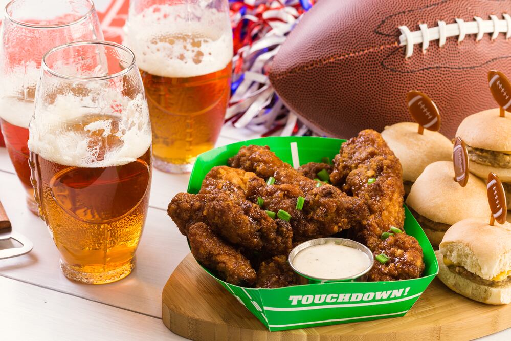 Cerveza y botanas para el Super Bowl / foto: istock