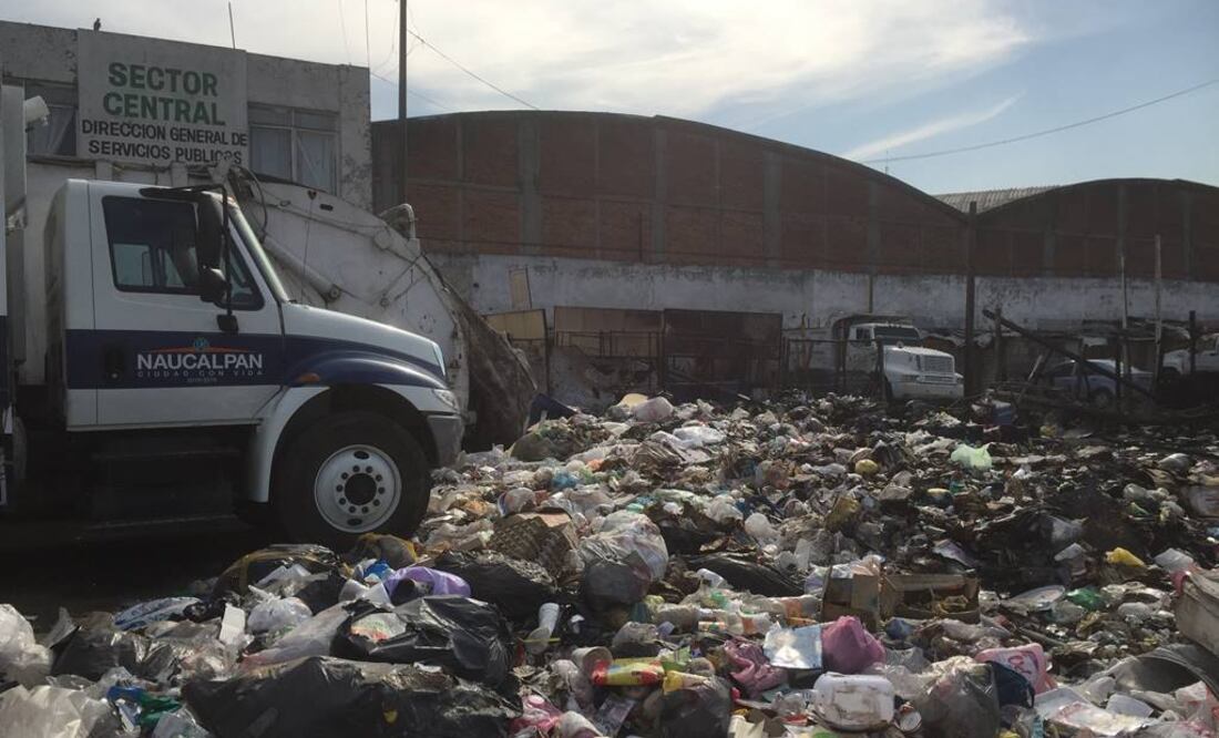 La acumulación de basura continúa en predios, escuelas y calles de Naucalpan, donde autoridades planean trasladar en 10 días la totalidad de residuos. Foto: Rebeca Jiménez